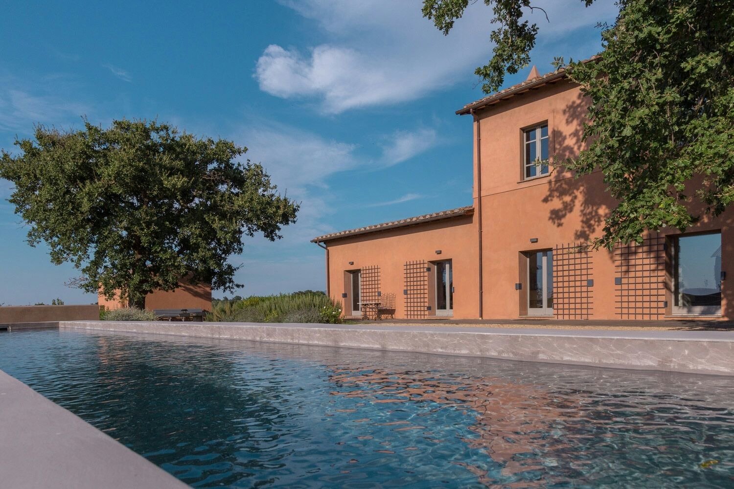 La piscina a sfioro della Tenuta